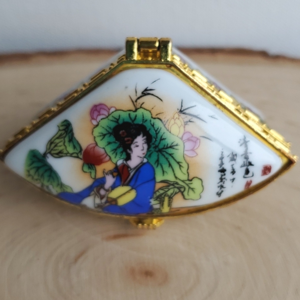 Vintage Asian Design Porcelain Petite Hinged Box Trinket/Pill - Picture 5 of 11